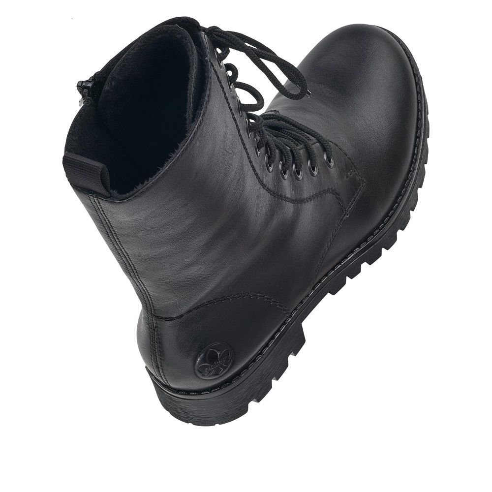 Yksityiskohta: aitoa nahkaa, tikkaukset ja viimeistely.