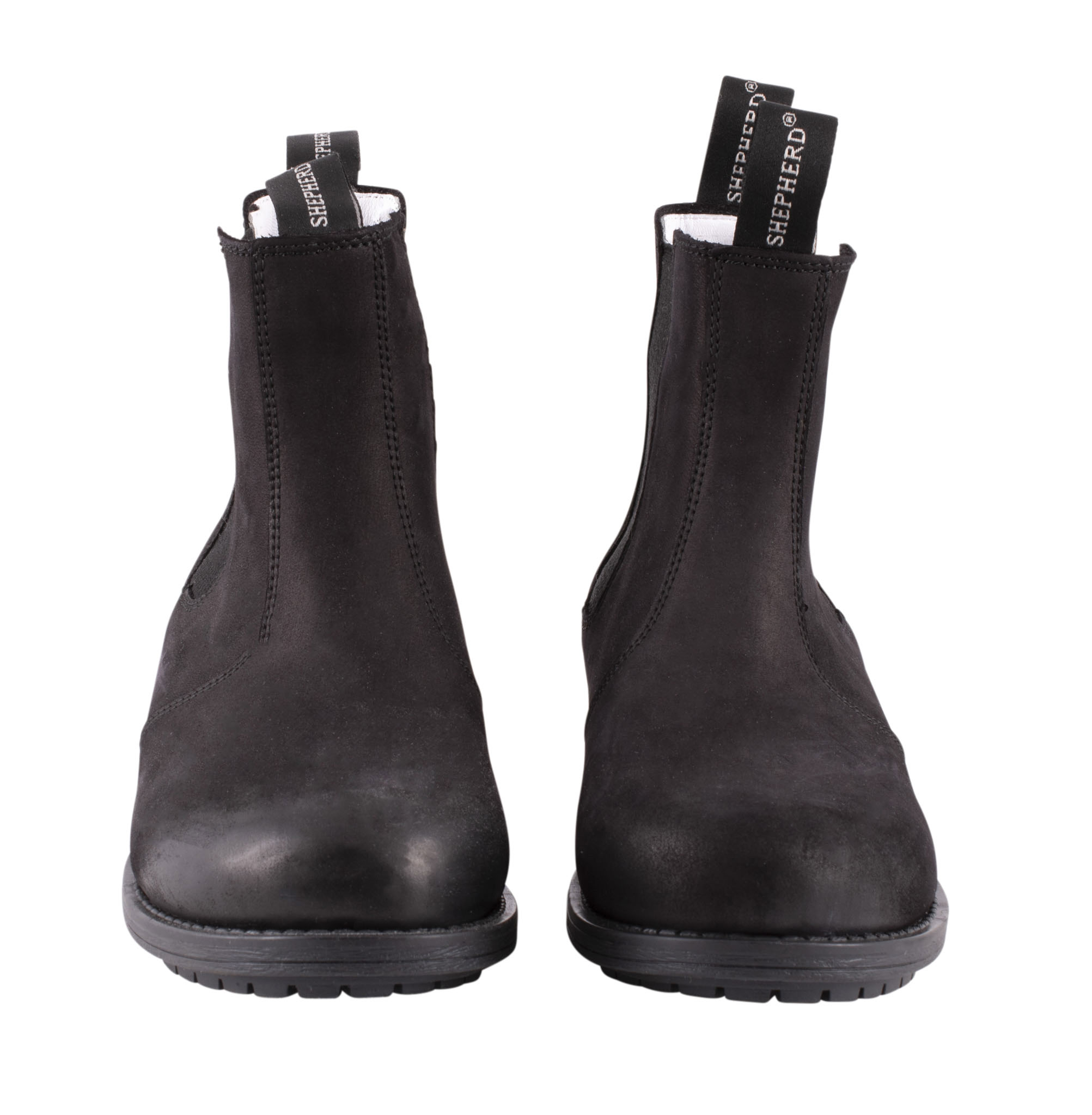 Naisten Shepherd Sanna Chelsea-bootsit edestä kuvattuna, musta nahka ja kumipohja.