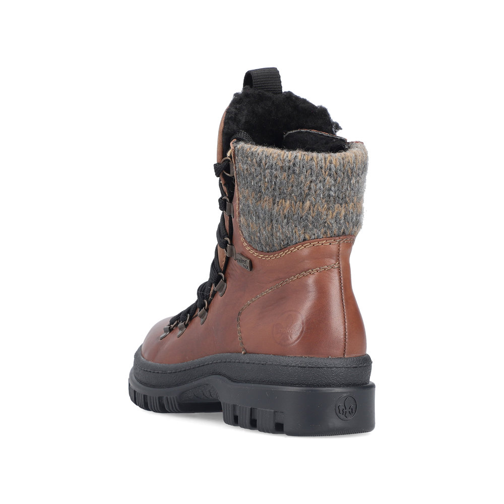 Rieker X8200-25 kääntönasta kengät ruskeana takaapäin, lämminvuorinen malli pintanahkaa.