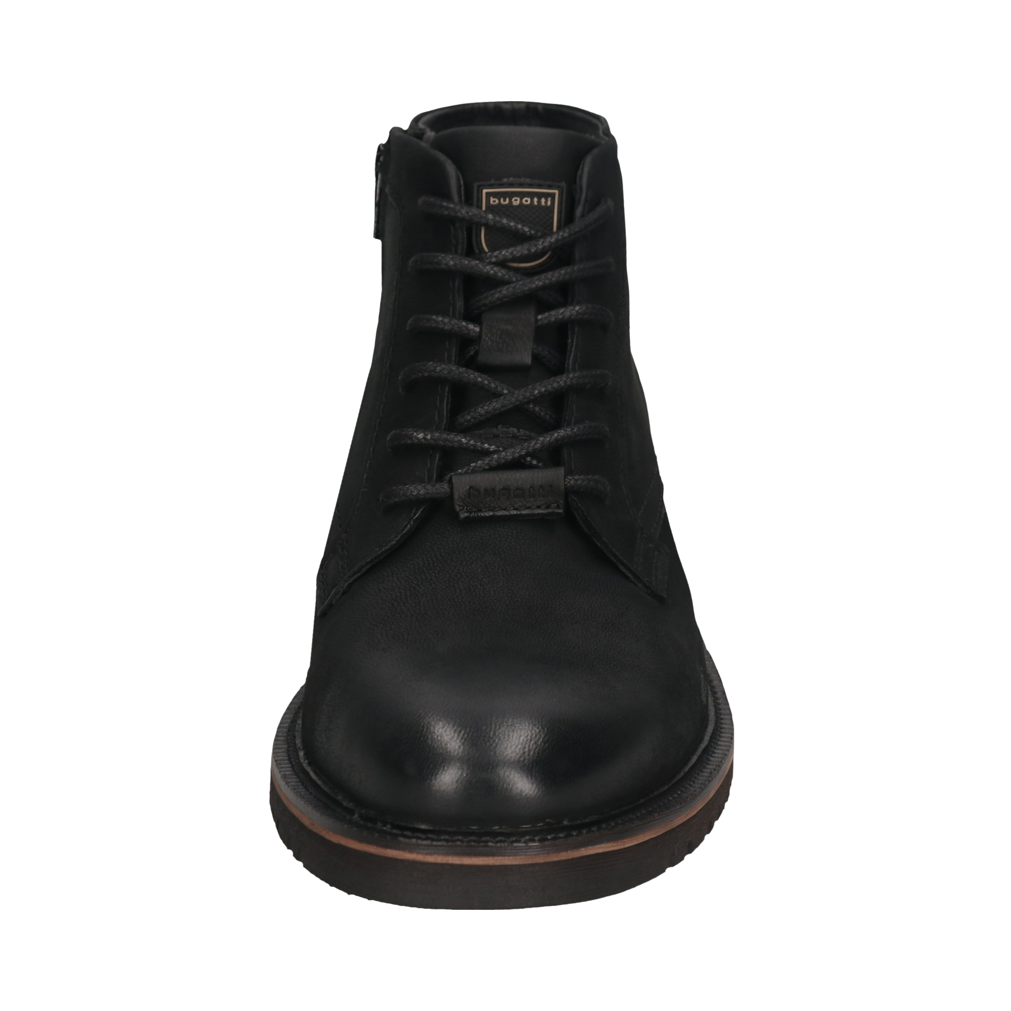 Mies käyttää Bugatti nahkakenkiä kaupunkimiljöössä.