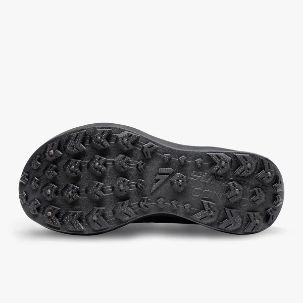 Superior Contact -pohja 17 teräsnastalla tarjoaa erinomaisen pidon.